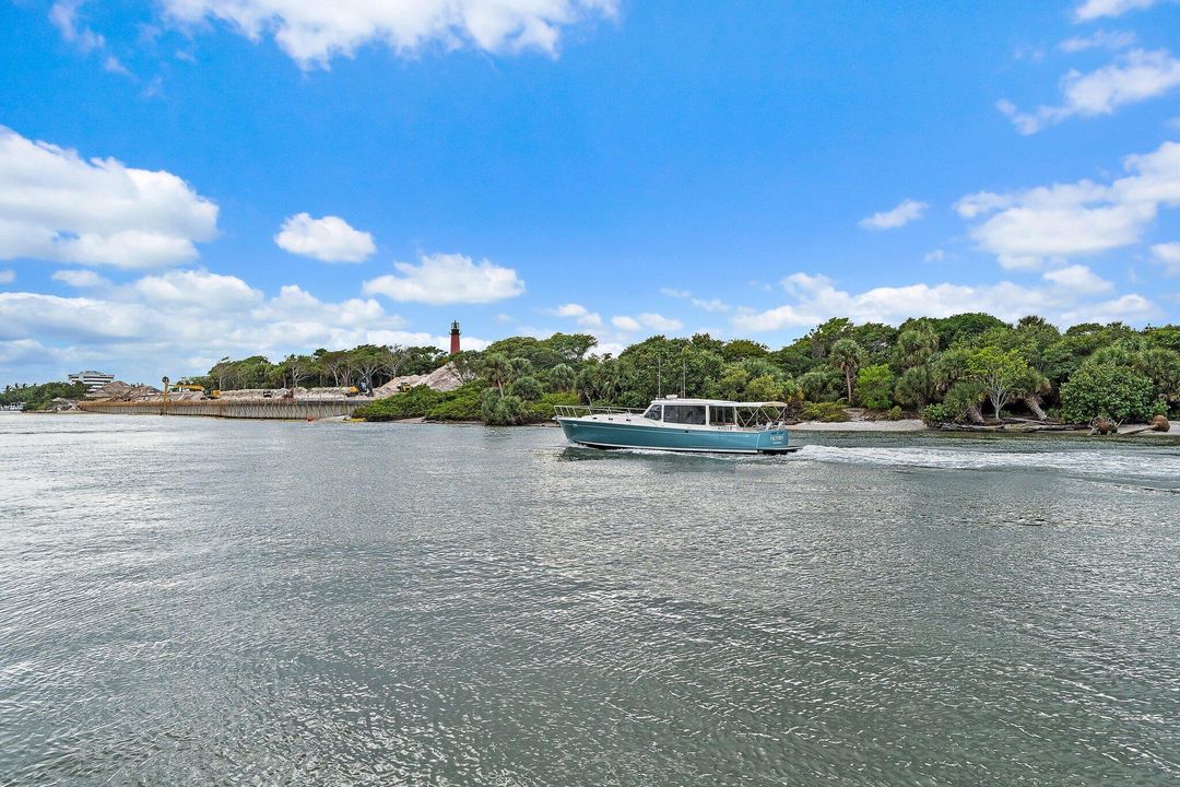 For Sale: $10,200,000 (4 beds, 3 baths, 3096 Square Feet)