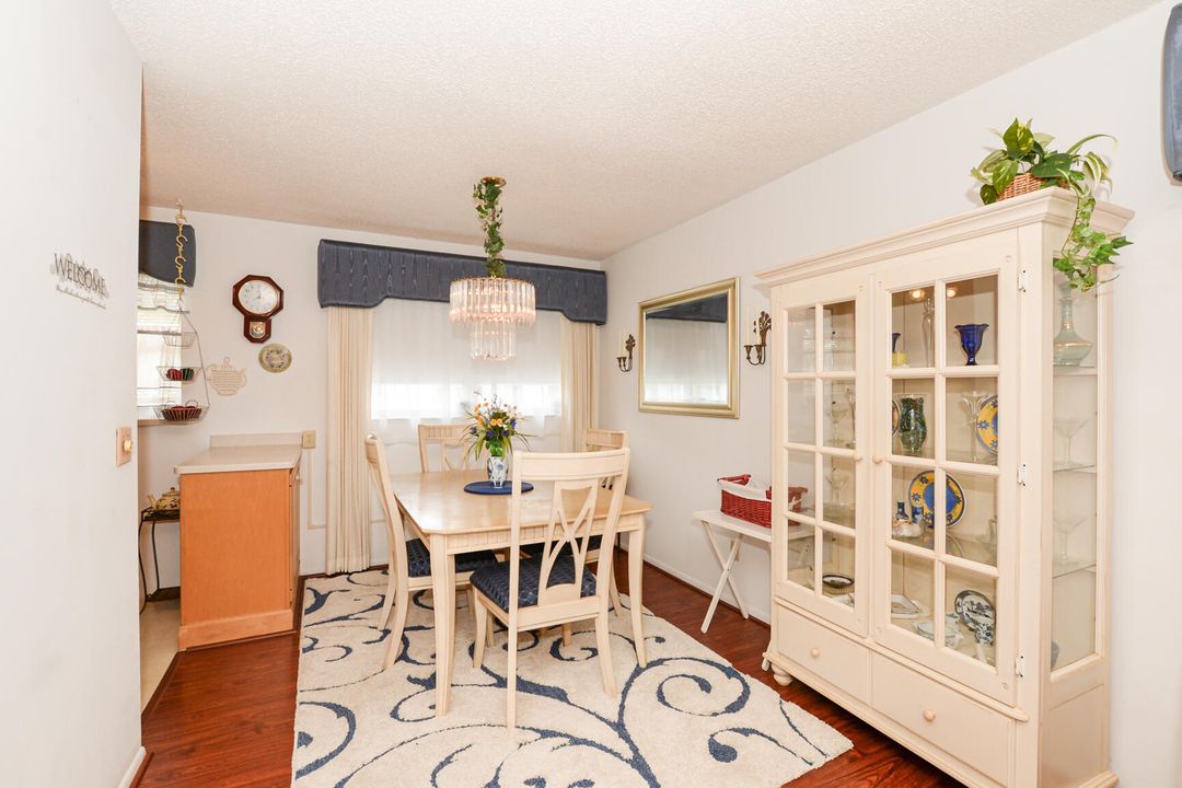 For Sale: $120,000 (2 beds, 2 baths, 962 Square Feet)