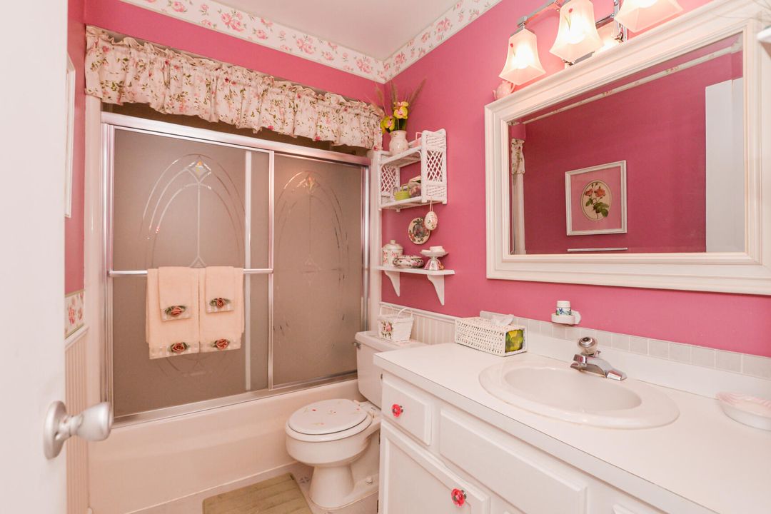 For Sale: $120,000 (2 beds, 2 baths, 962 Square Feet)