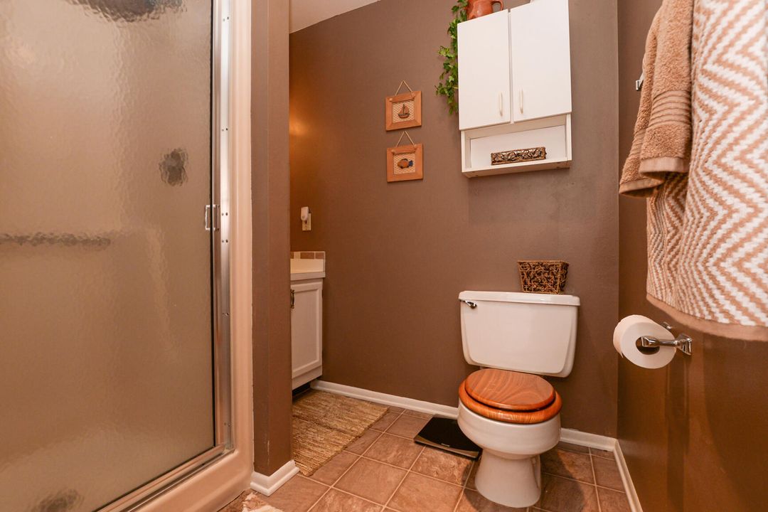 For Sale: $120,000 (2 beds, 2 baths, 962 Square Feet)