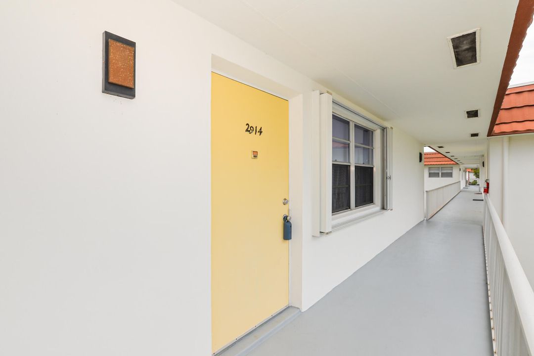 For Sale: $120,000 (2 beds, 2 baths, 962 Square Feet)