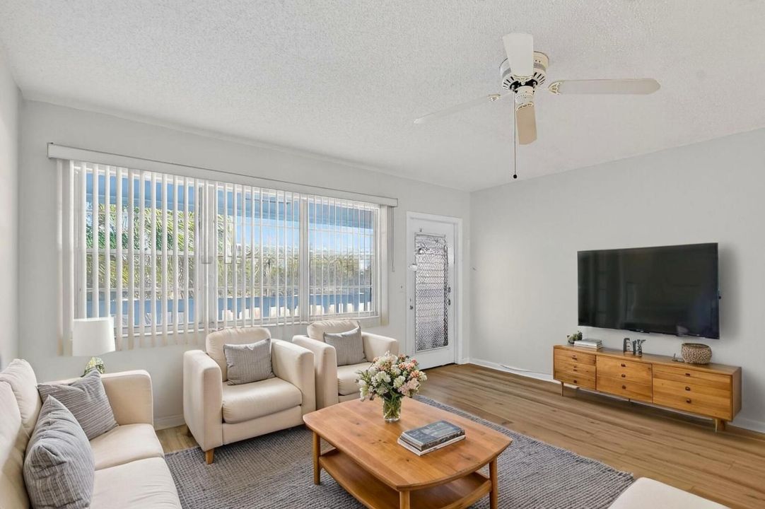 На продажу: $85,000 (1 спален, 1 ванн, 585 Квадратных фут)