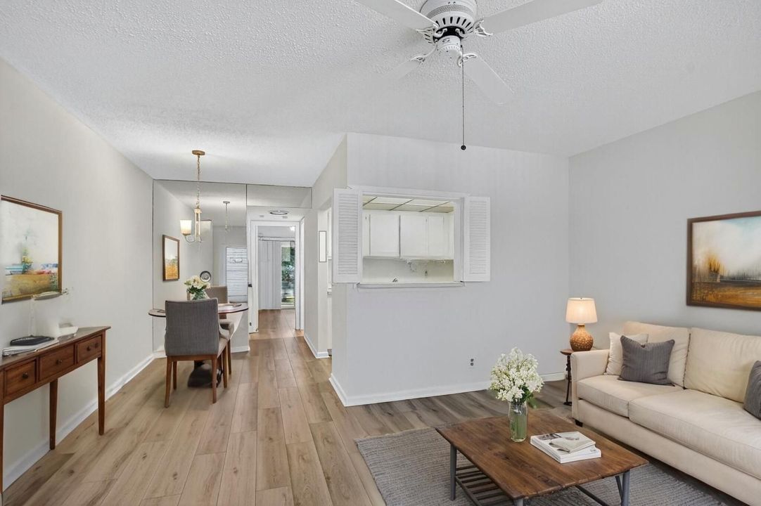 На продажу: $85,000 (1 спален, 1 ванн, 585 Квадратных фут)