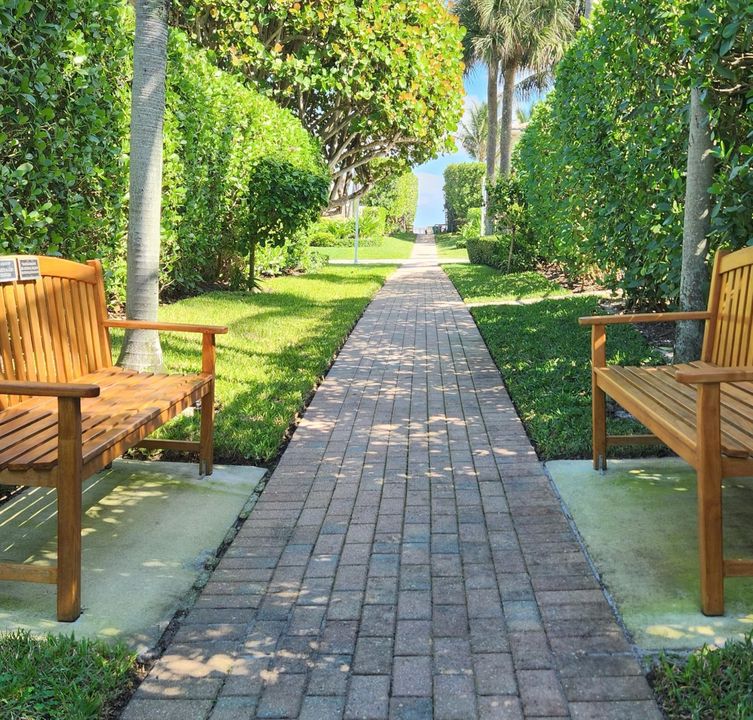 For Sale: $10,200,000 (4 beds, 3 baths, 3096 Square Feet)