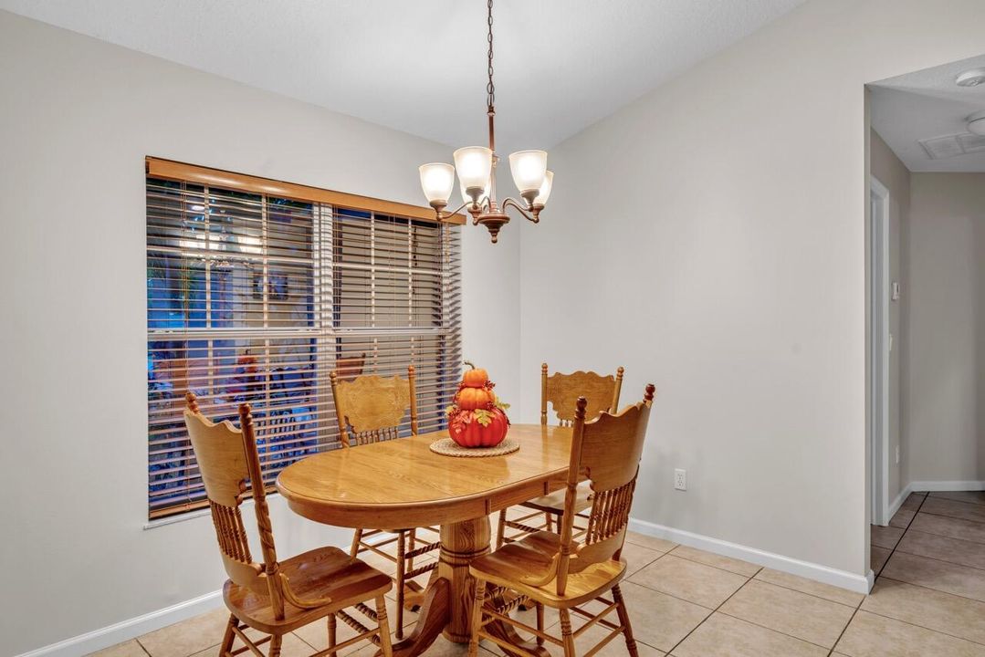 Activo con contrato: $339,000 (3 camas, 2 baños, 1572 Pies cuadrados)