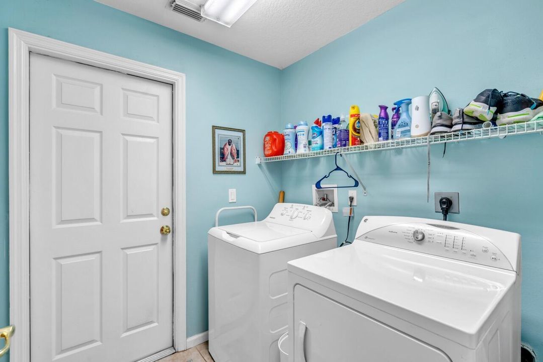 Activo con contrato: $339,000 (3 camas, 2 baños, 1572 Pies cuadrados)