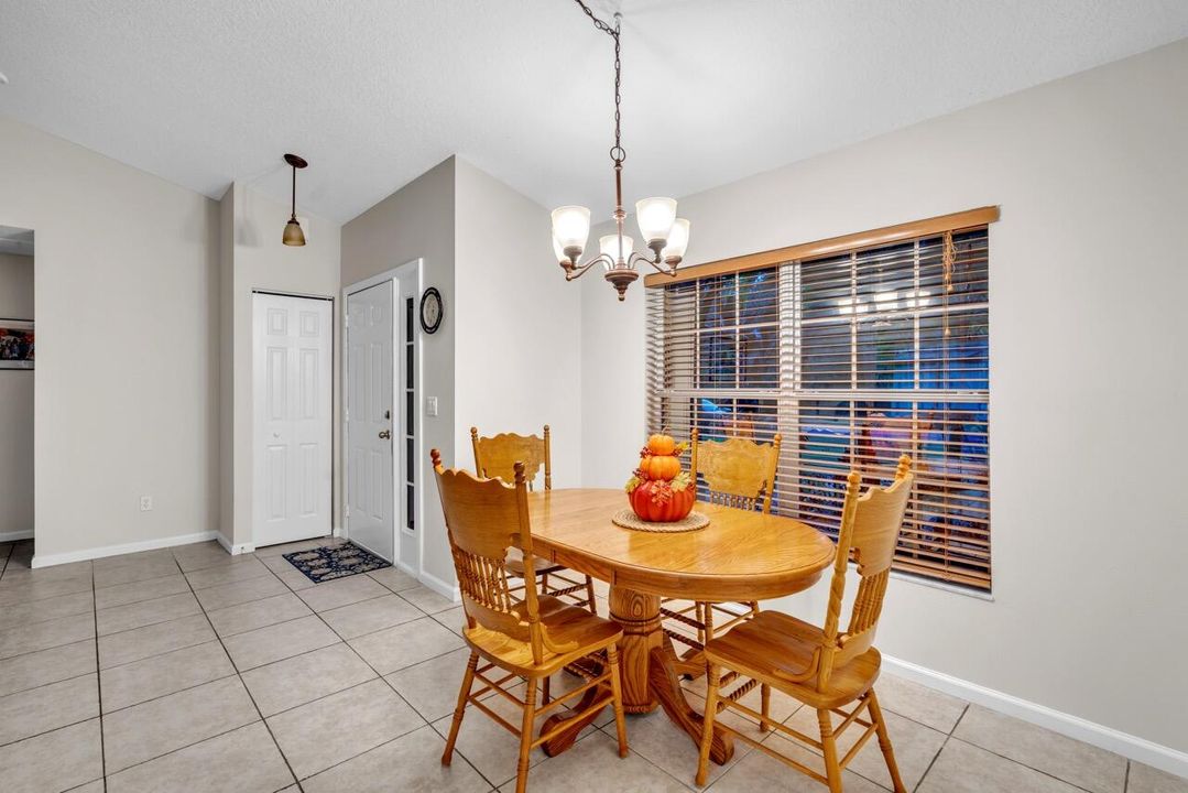 Activo con contrato: $339,000 (3 camas, 2 baños, 1572 Pies cuadrados)