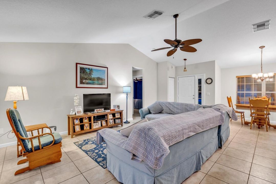 Activo con contrato: $339,000 (3 camas, 2 baños, 1572 Pies cuadrados)