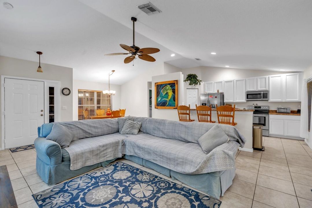 Activo con contrato: $339,000 (3 camas, 2 baños, 1572 Pies cuadrados)