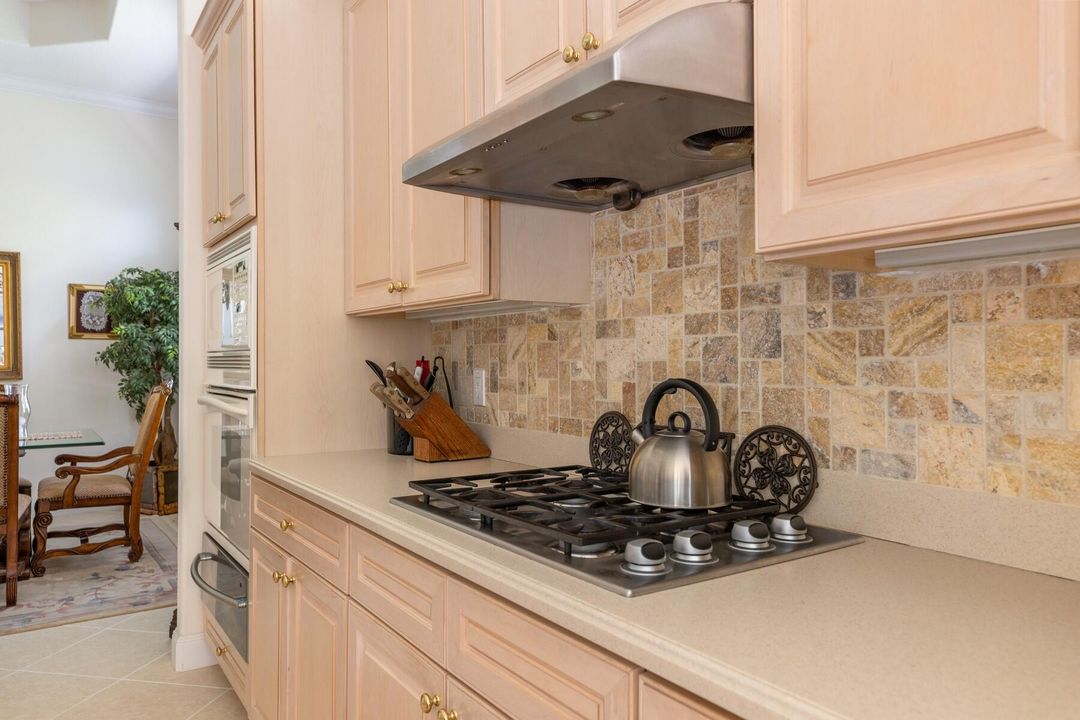 For Sale: $940,000 (3 beds, 2 baths, 2628 Square Feet)