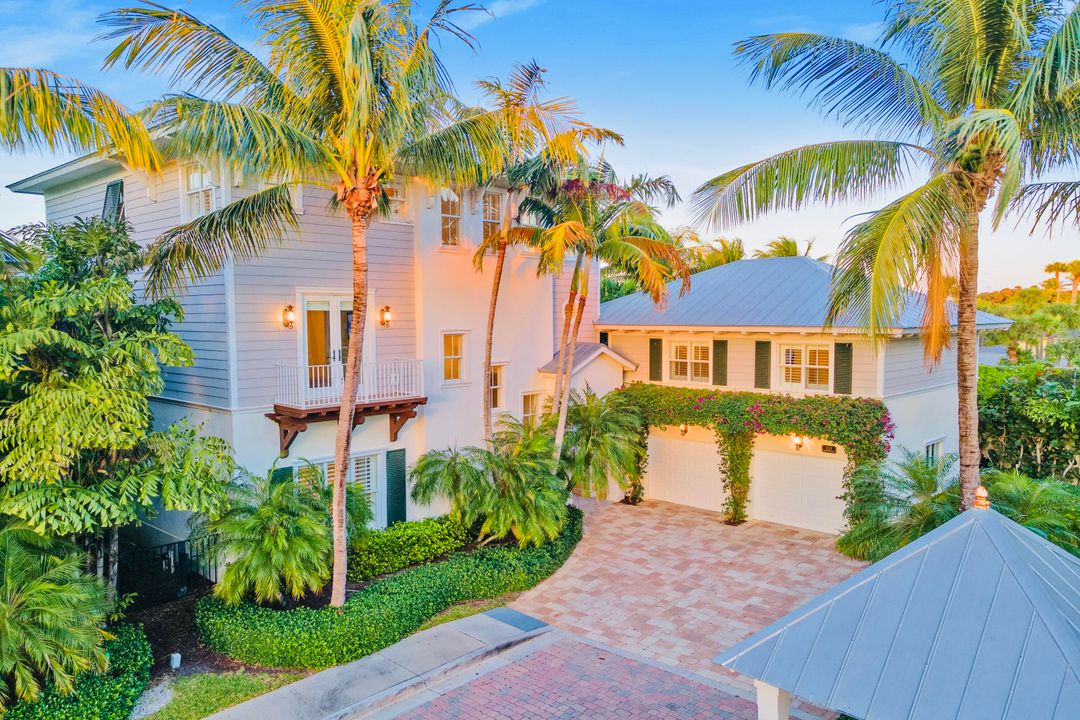 В аренду: $20,000 (6 спален, 7 ванн, 5265 Квадратных фут)