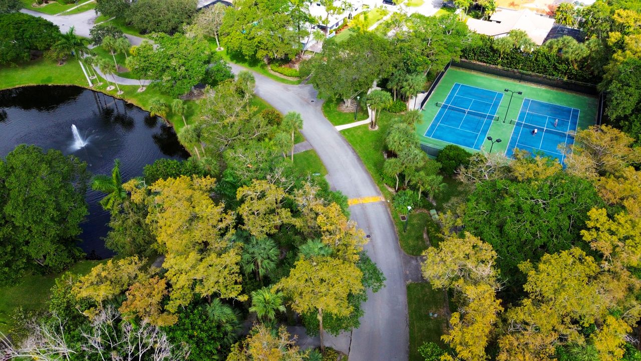 Active With Contract: $1,095,000 (4 beds, 2 baths, 2366 Square Feet)