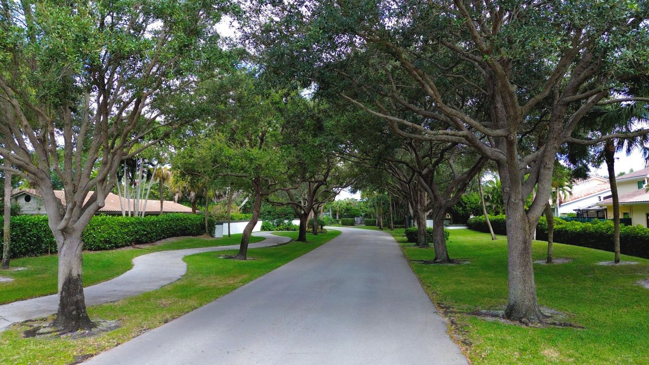 Active With Contract: $1,095,000 (4 beds, 2 baths, 2366 Square Feet)