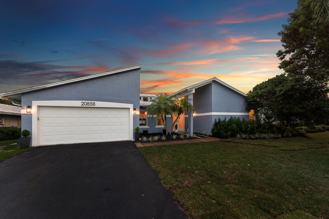 Active With Contract: $1,095,000 (4 beds, 2 baths, 2366 Square Feet)