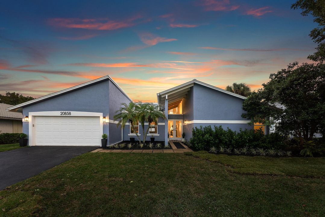 Active With Contract: $1,095,000 (4 beds, 2 baths, 2366 Square Feet)