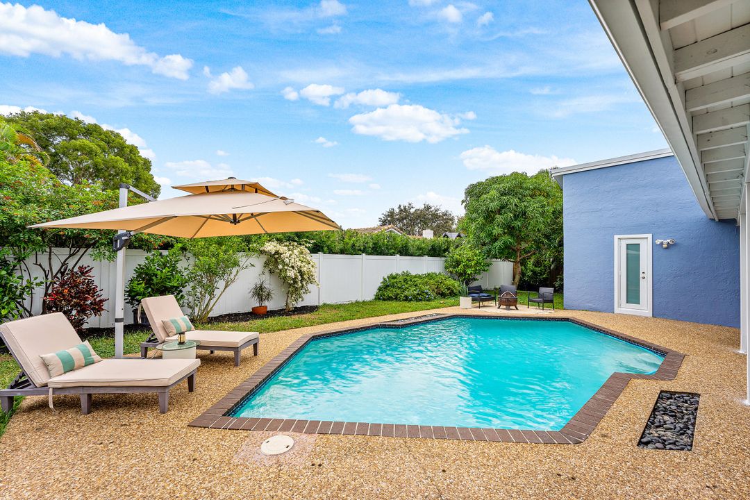 Active With Contract: $1,095,000 (4 beds, 2 baths, 2366 Square Feet)