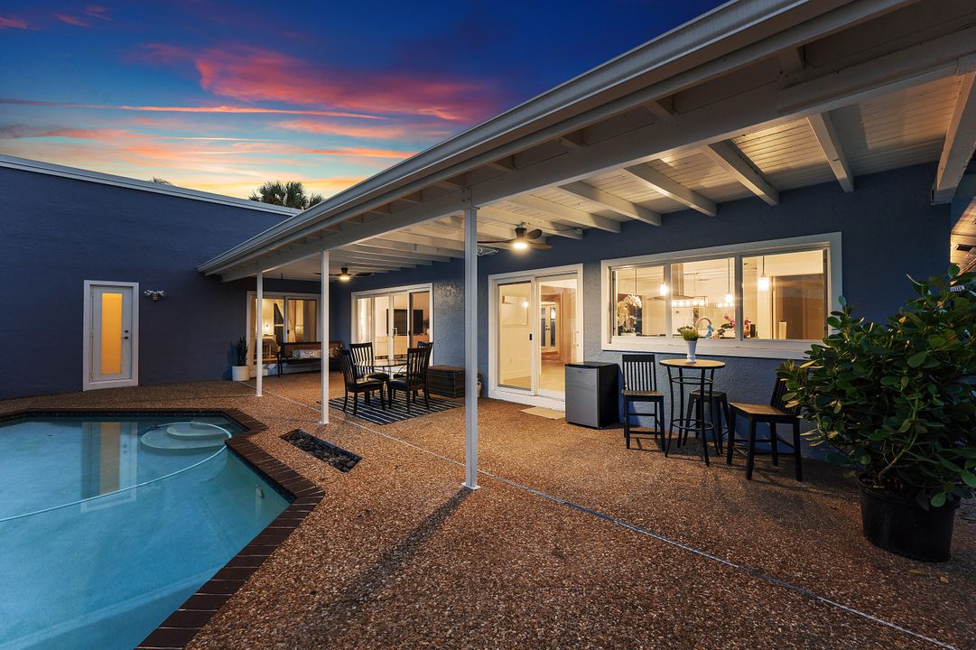 Active With Contract: $1,095,000 (4 beds, 2 baths, 2366 Square Feet)