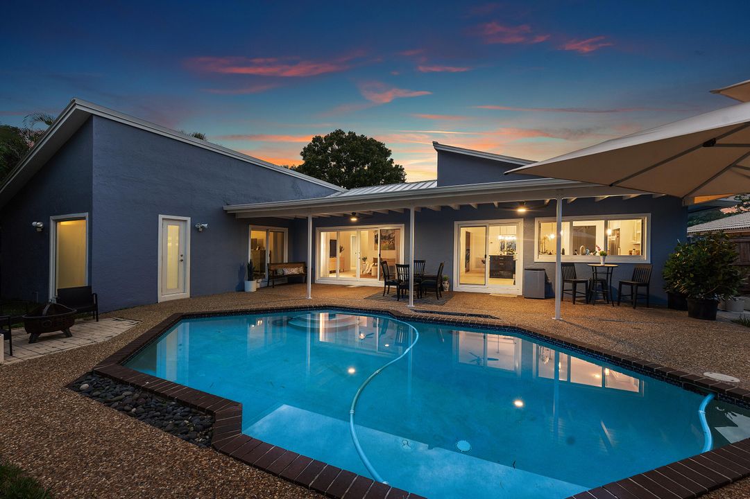 Active With Contract: $1,095,000 (4 beds, 2 baths, 2366 Square Feet)