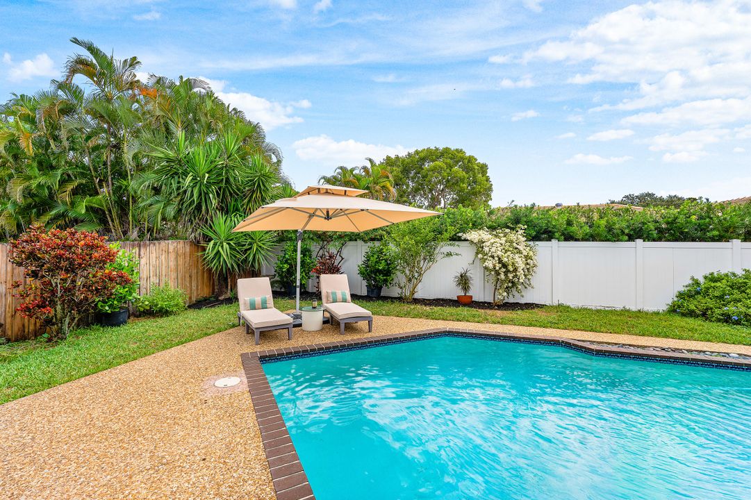 Active With Contract: $1,095,000 (4 beds, 2 baths, 2366 Square Feet)