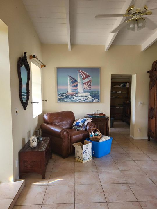 合同活跃: $690,000 (2 贝兹, 2 浴室, 1380 平方英尺)