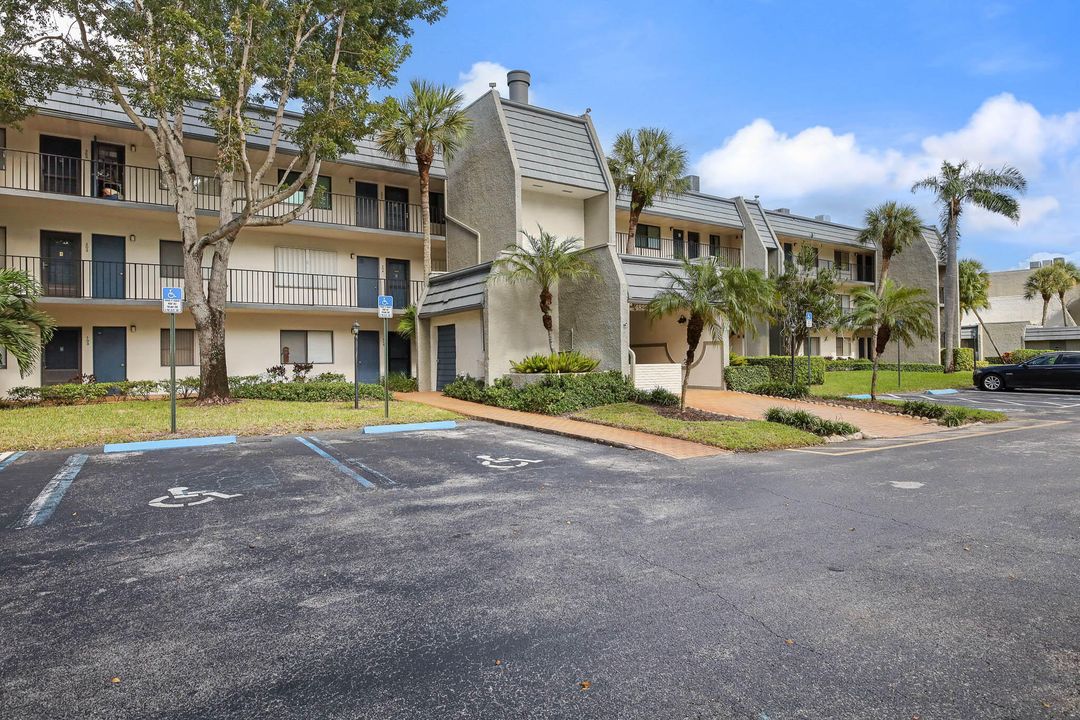 На продажу: $210,000 (2 спален, 2 ванн, 1005 Квадратных фут)