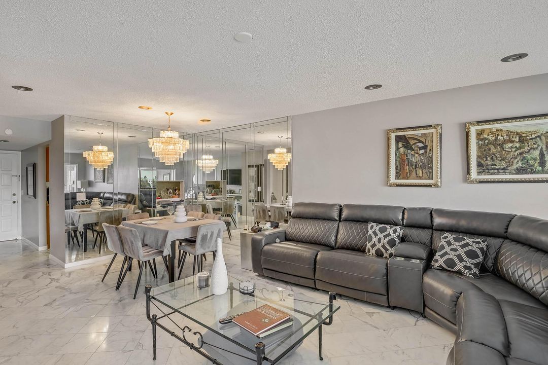 На продажу: $210,000 (2 спален, 2 ванн, 1005 Квадратных фут)