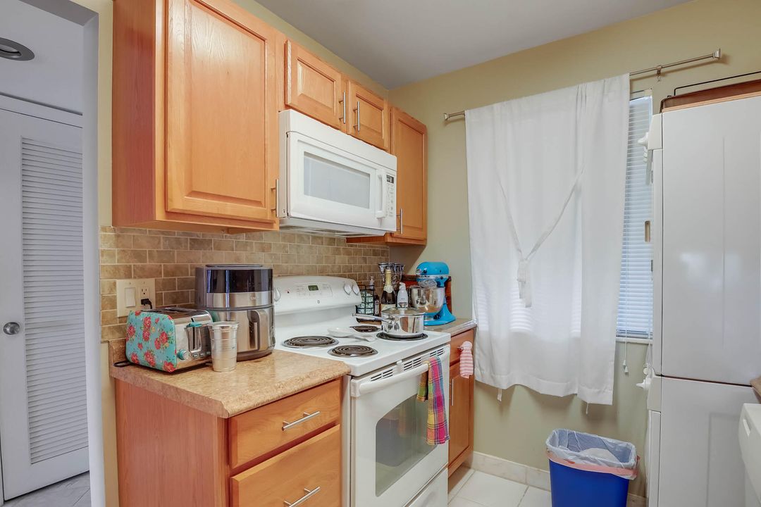 На продажу: $210,000 (2 спален, 2 ванн, 1005 Квадратных фут)