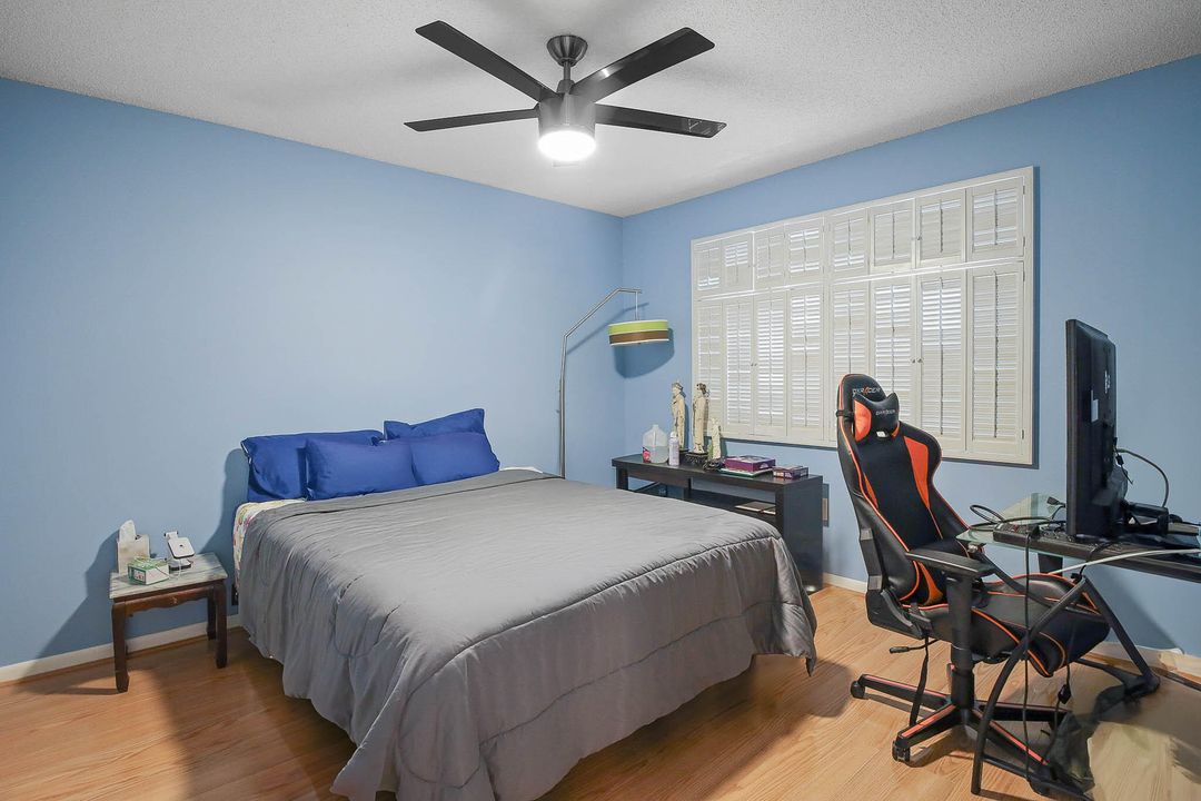 На продажу: $210,000 (2 спален, 2 ванн, 1005 Квадратных фут)