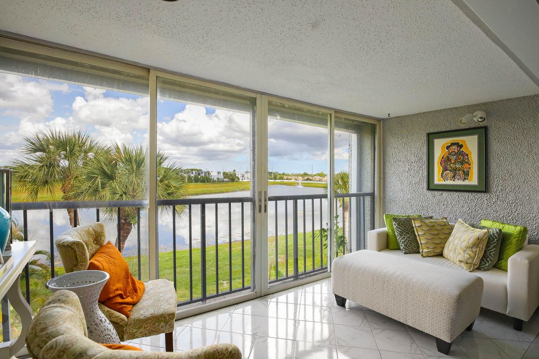 На продажу: $210,000 (2 спален, 2 ванн, 1005 Квадратных фут)