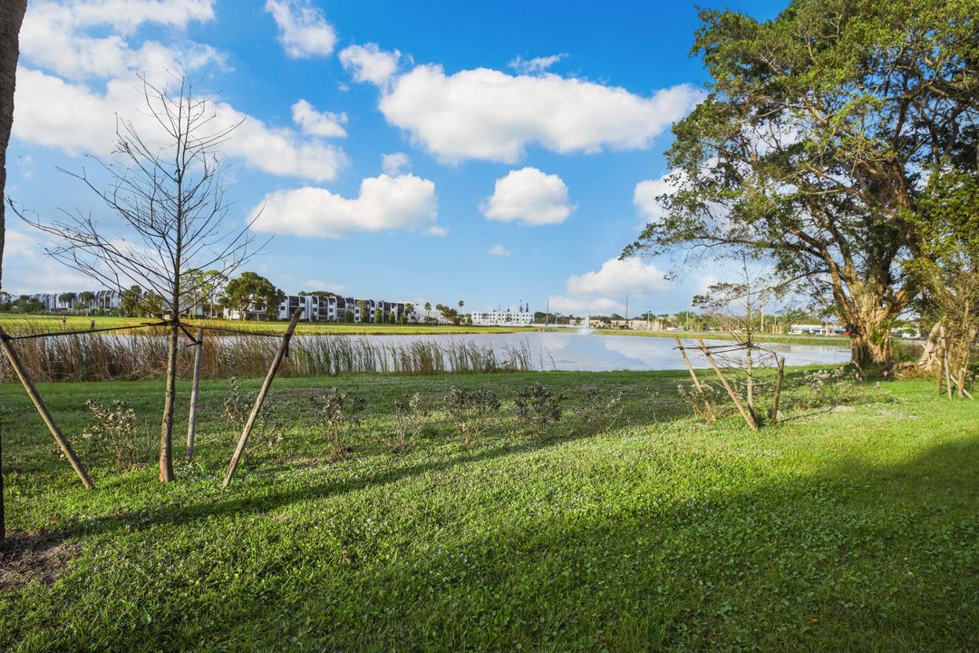 На продажу: $210,000 (2 спален, 2 ванн, 1005 Квадратных фут)