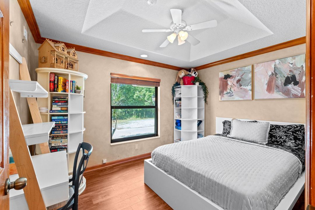 待售: $915,000 (4 贝兹, 2 浴室, 2357 平方英尺)