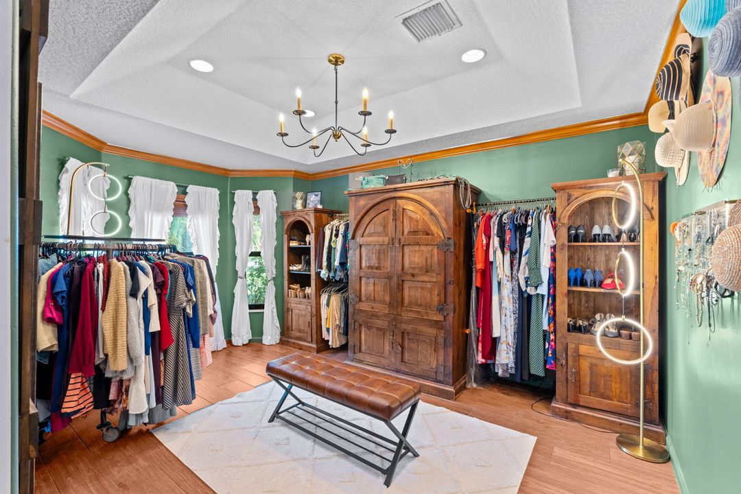 待售: $915,000 (4 贝兹, 2 浴室, 2357 平方英尺)