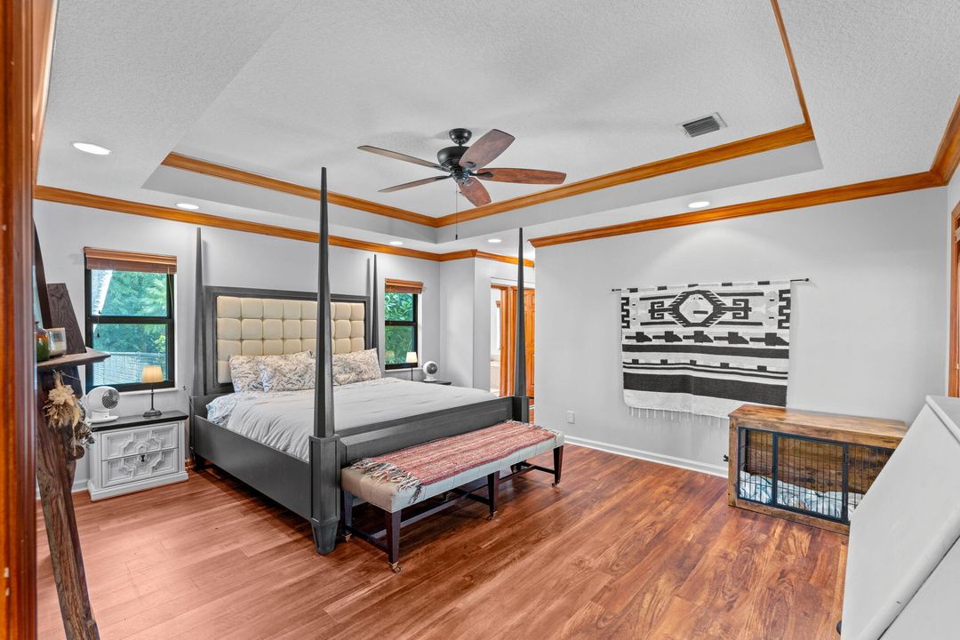 待售: $915,000 (4 贝兹, 2 浴室, 2357 平方英尺)