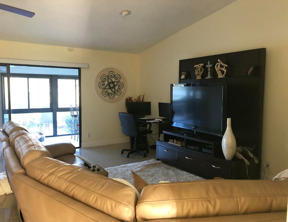 For Rent: $2,700 (2 beds, 2 baths, 1154 Square Feet)