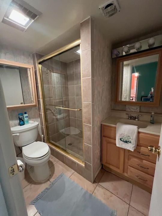 合同活跃: $690,000 (2 贝兹, 2 浴室, 1380 平方英尺)