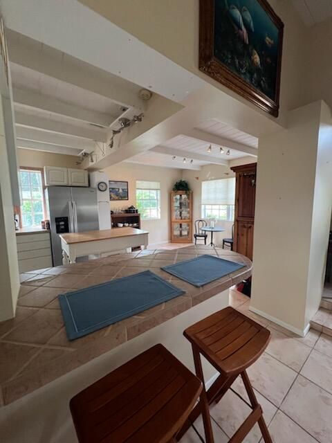 合同活跃: $690,000 (2 贝兹, 2 浴室, 1380 平方英尺)