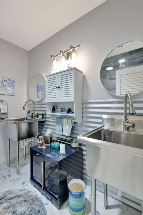 For Sale: $1,295,000 (3 beds, 2 baths, 2172 Square Feet)