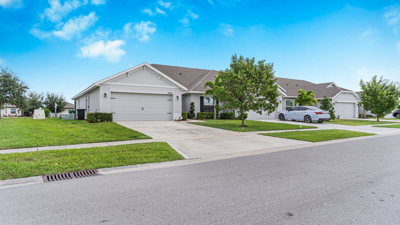 For Rent: $2,300 (3 beds, 2 baths, 1778 Square Feet)