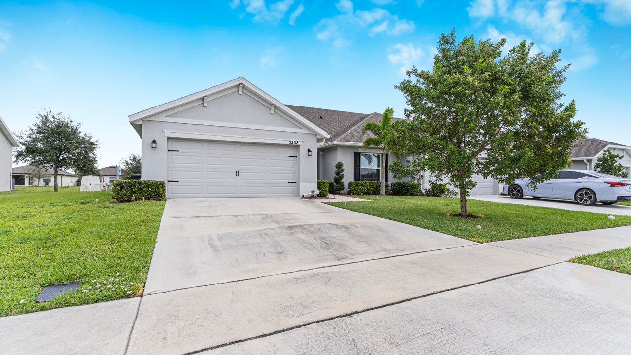 For Rent: $2,300 (3 beds, 2 baths, 1778 Square Feet)