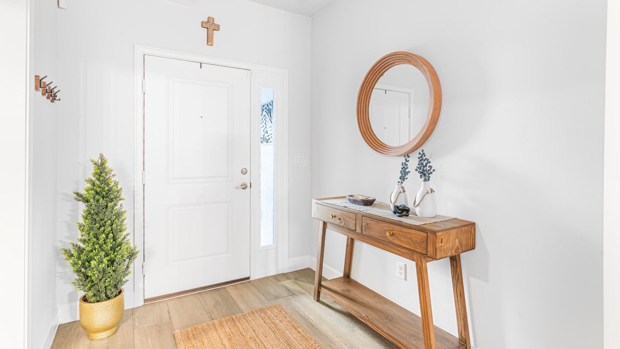 For Rent: $2,300 (3 beds, 2 baths, 1778 Square Feet)