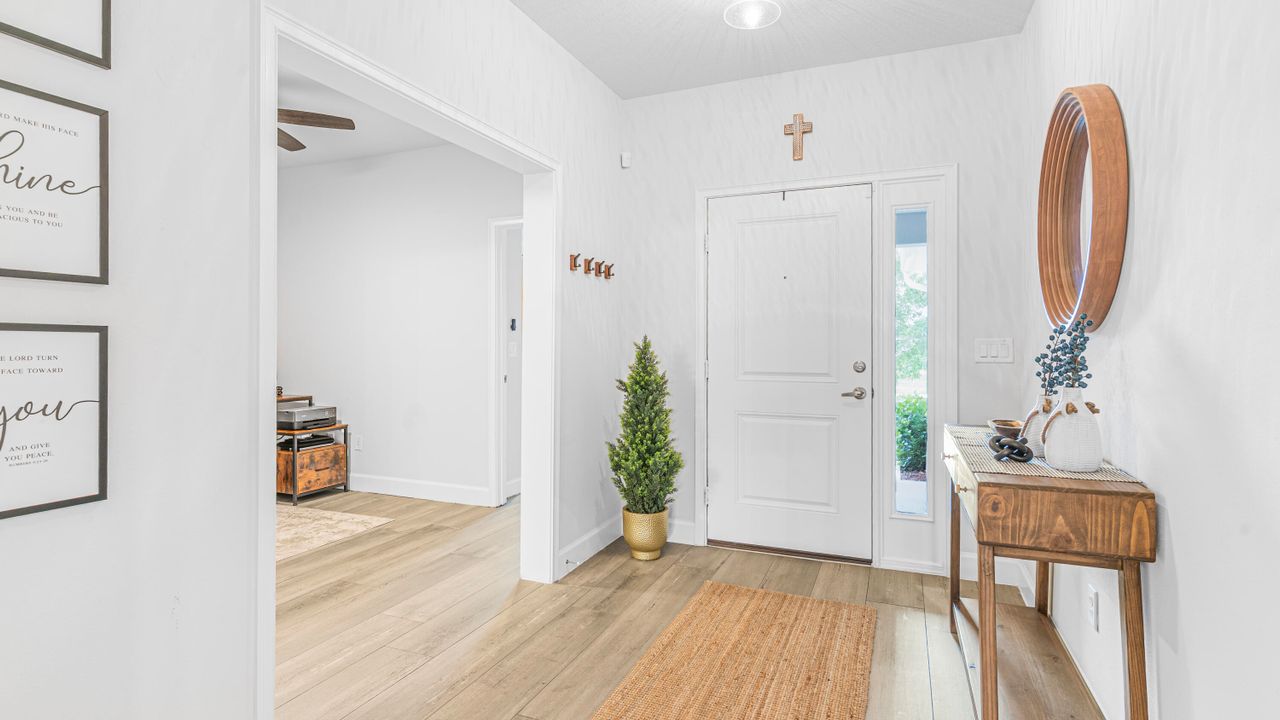 For Rent: $2,300 (3 beds, 2 baths, 1778 Square Feet)