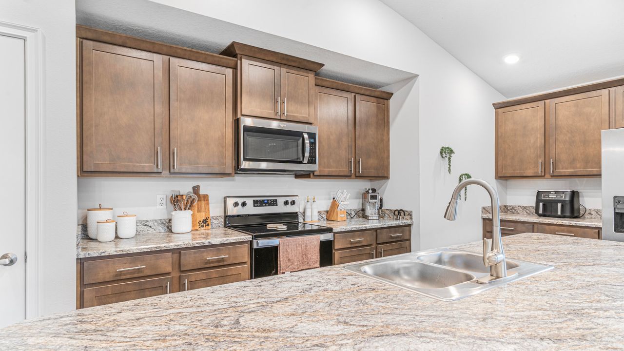 For Rent: $2,300 (3 beds, 2 baths, 1778 Square Feet)