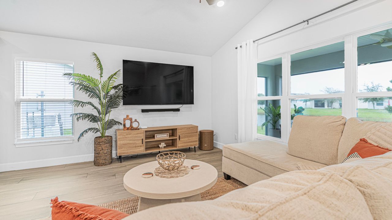 For Rent: $2,300 (3 beds, 2 baths, 1778 Square Feet)