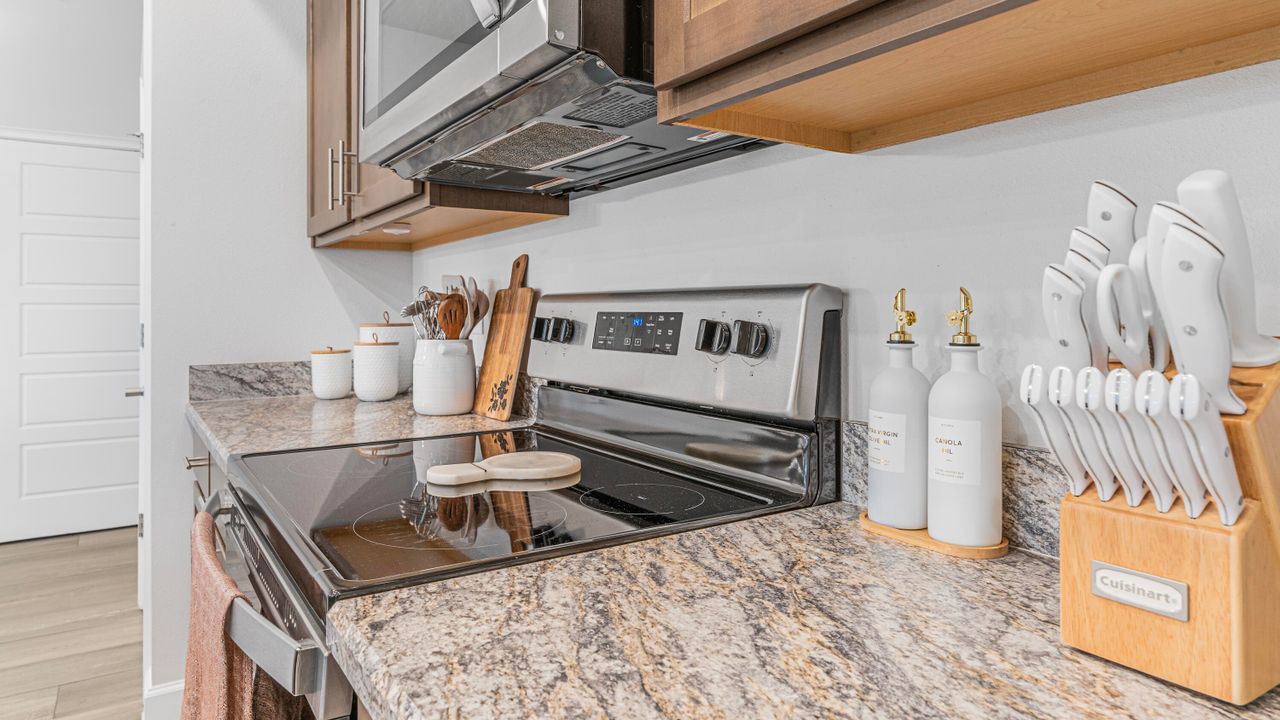 For Rent: $2,300 (3 beds, 2 baths, 1778 Square Feet)