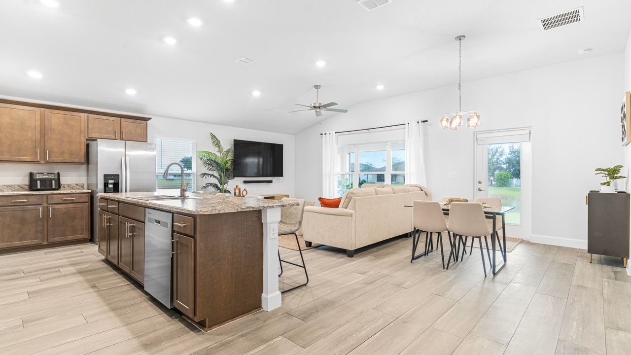 For Rent: $2,300 (3 beds, 2 baths, 1778 Square Feet)