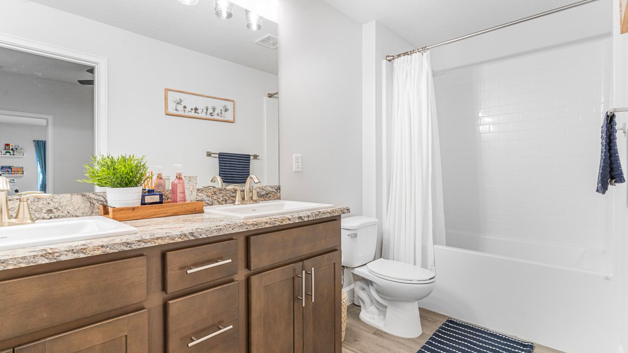 For Rent: $2,300 (3 beds, 2 baths, 1778 Square Feet)