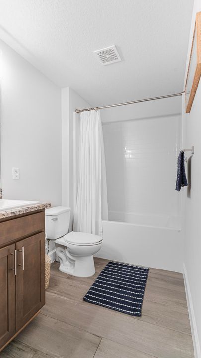 For Rent: $2,300 (3 beds, 2 baths, 1778 Square Feet)