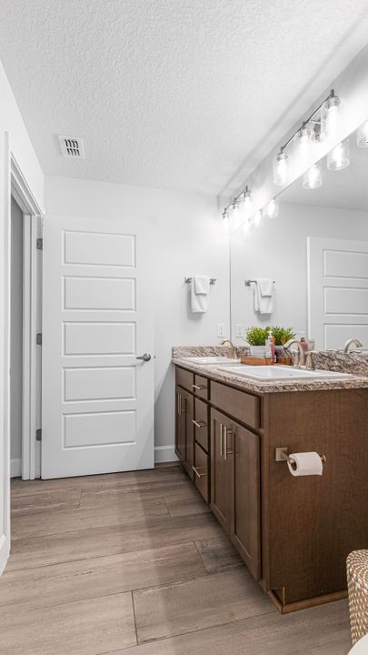 For Rent: $2,300 (3 beds, 2 baths, 1778 Square Feet)