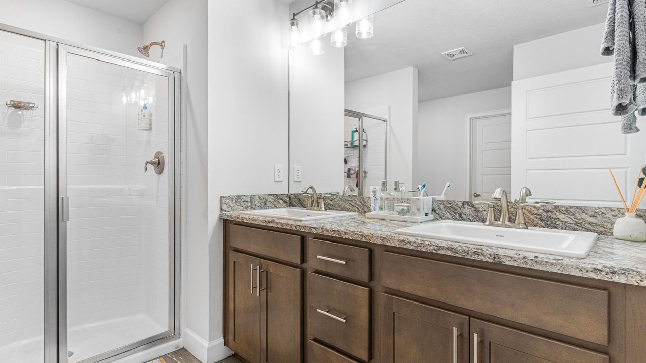 For Rent: $2,300 (3 beds, 2 baths, 1778 Square Feet)