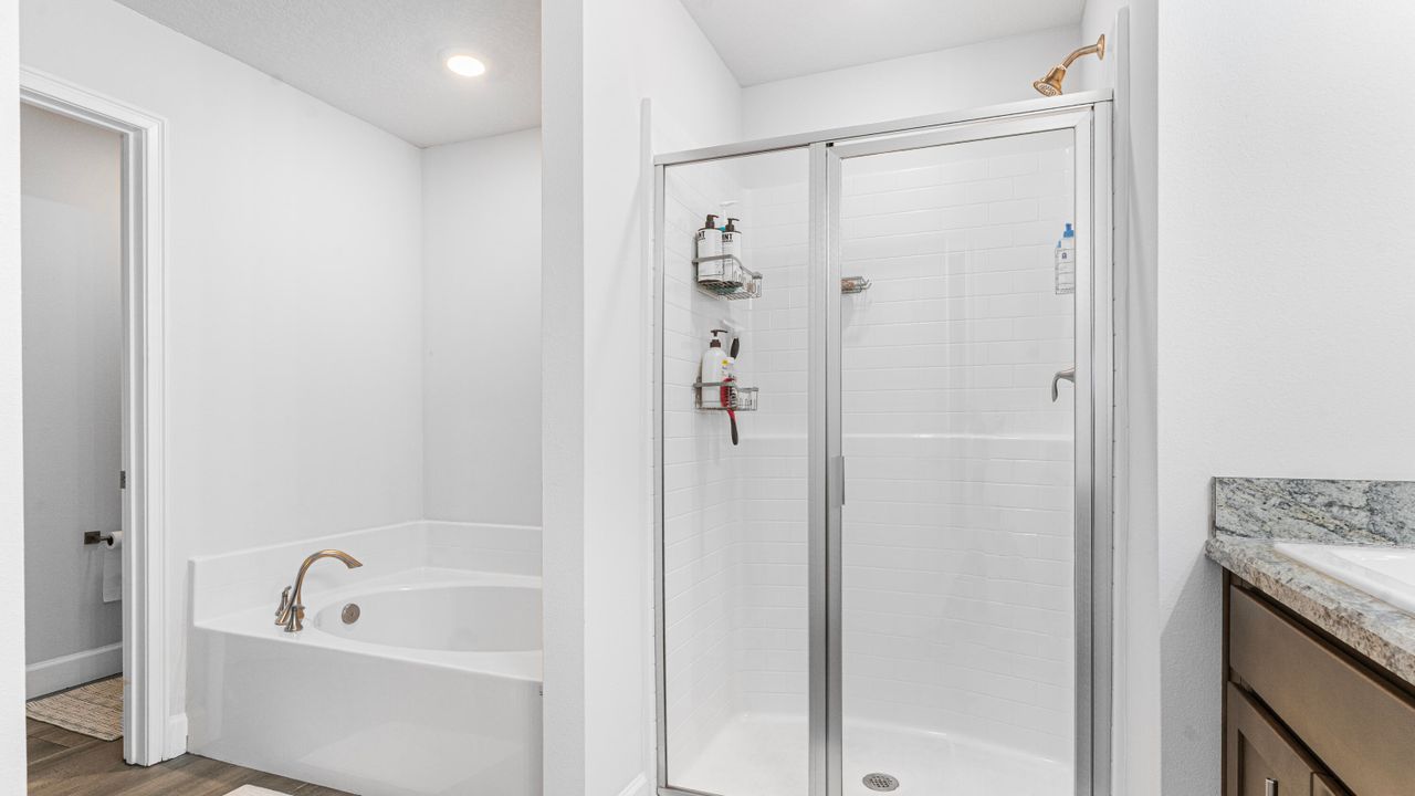 For Rent: $2,300 (3 beds, 2 baths, 1778 Square Feet)